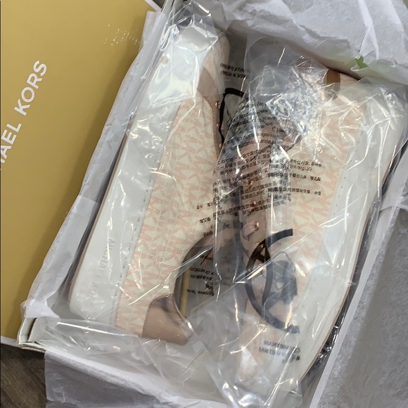 MICHAEL KORS POPPY LACE UP MINI MK LOGO PV… - Picture 11 of 16